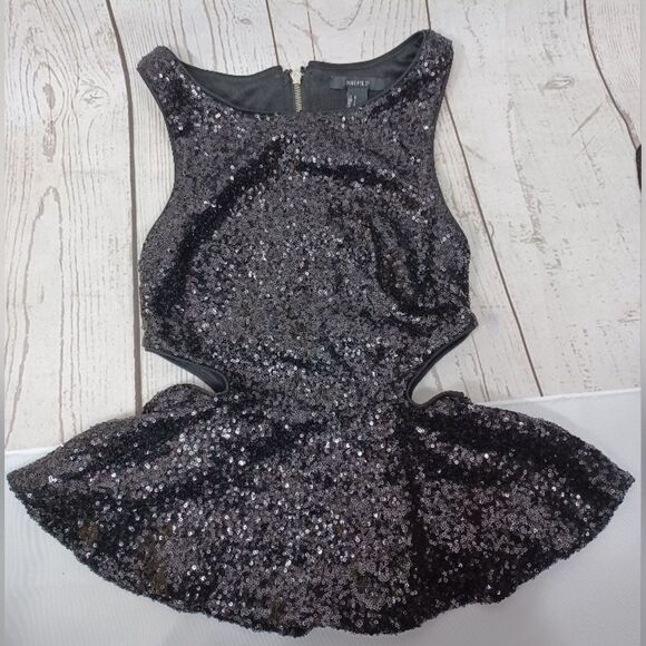 Forever 21 Tops - 🍎5/25 Seqiun Shiny Top